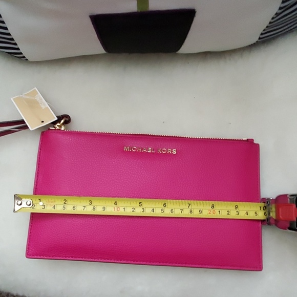 Michael Kors wristlet - Picture 3 of 5